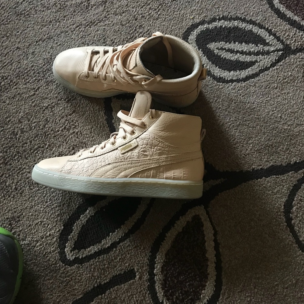 Hi top pumas